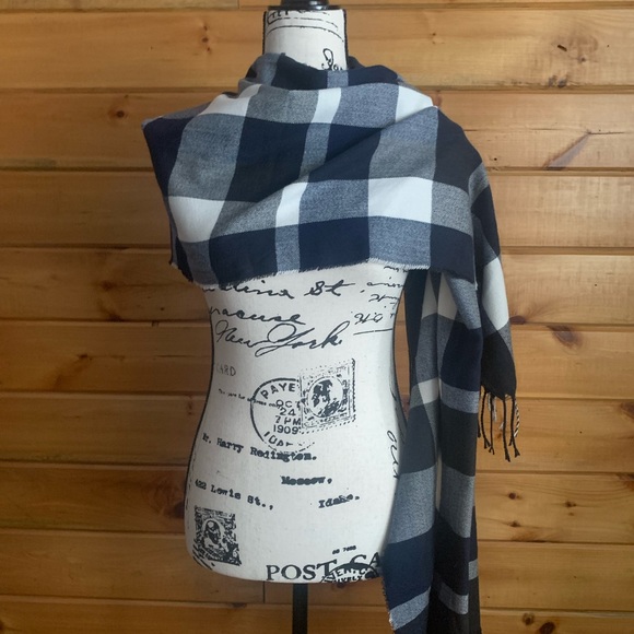 2 Large Scarves. Navy, Black, Cream. Pink Brown Cream.  See pictures for details - Picture 5 of 9